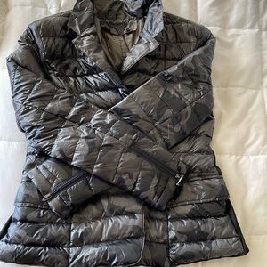 Camo down puffer. Snap up to front pockets zippers on the sleeves.